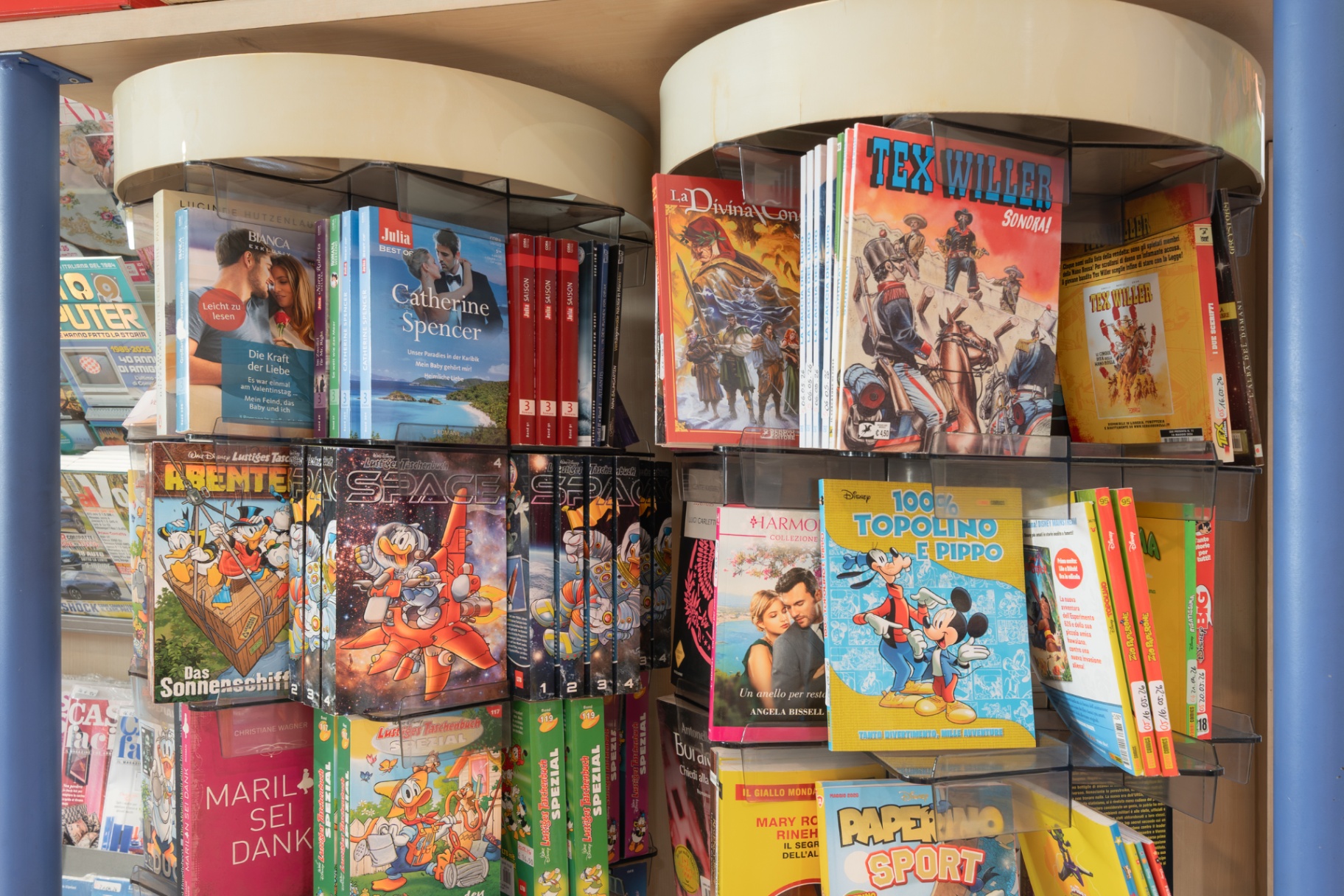 Espositore di libri, fumetti Disney e Tex Willer